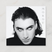 フォトブラック&ホワイトLアクタモダンーモデルカジュアル スクエア名刺 (正面)