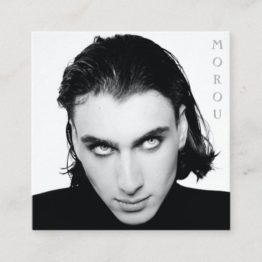 フォトブラック&ホワイトLアクタモダンーモデルカジュアル スクエア名刺 (正面)