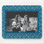 フォトブルースタイリッシュろうけつ染めフローラルパターカスタムン マウスパッド<br><div class="desc">このフォトブルーのろうけつ染めスタイリッシュフローラスケッチパターカスタムンマウスパッドでワークスペースをカスタマイズする。青いトーンを落ち着かせインスパイアて、複雑なろうけつ染め-フローラデザインを備えたマウ伝統的スパッドは、アートと自分の写真のモダンtouchを組み合わせている。細かい花の模様は、あなたのカスタムイメージを美しく補完しユニークて、家庭とオフィスの両方のエレガントアクセサリーを作成する。</div>