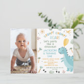 フォトブルーストンプChompロア恐竜1st誕生日 招待状 (スタンド正面)