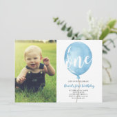 フォトブルー誕生日付きボーイファーストバルーン 招待状 (スタンド正面)