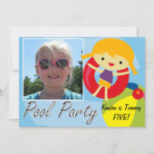 フォトブロンドガールプールパーティースイミング誕生日 招待状 (正面)
