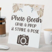 フォトブースがボヘミアンのサイン結婚をプロップで掴む 台座サイン (インサイチュ)