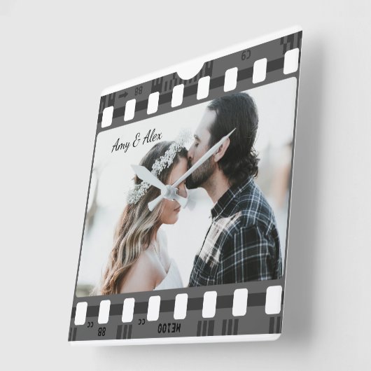 フォトブースのフィルムストリップパーソナライズされた写真テンプレート スクエア壁時計 (傾斜)