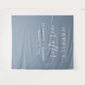 フォトブースダスティブルーの後に幸せに タペストリー (正面(横))