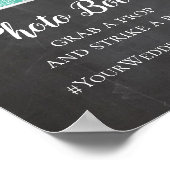 フォトブースチョークボードウェディング。モダンなハッシュタグ ポスター (角)