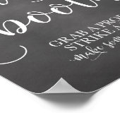 フォトブ結婚ースのサイン – プロップを掴んでポーズを取る ポスター (角)