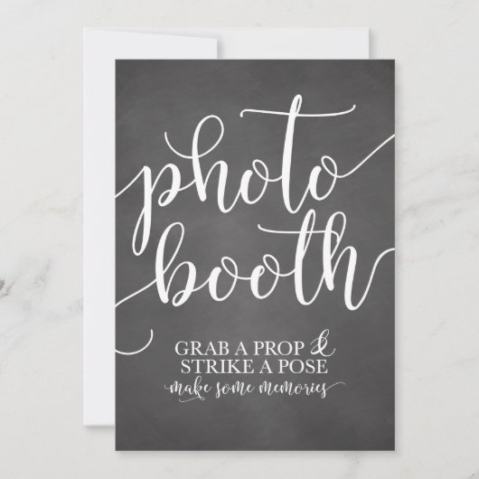 フォトブ結婚ースのサイン – プロップを掴んでポーズを取る 招待状 (正面)