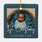 フォトベビーの初めてのクリスマスティール（緑がかった色）ブルーホワイト セラミックオーナメント (裏面)