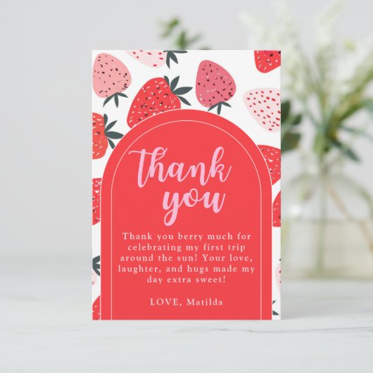 フォトベリーファースト誕生日ストロベリーレッドアーチ サンキューカード (スタンド正面)