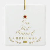 フォトホリーが最初のクリスマスに枝結婚したを飾る セラミックオーナメント (裏面)