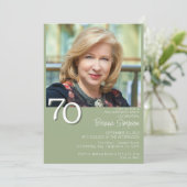 フォトミニマモダンリストセージグリーン70誕生日 招待状 (スタンド正面)