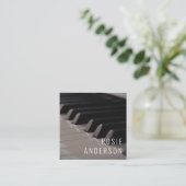 フォトミュージシャンピアノ鍵QRコードブモダンラック スクエア名刺 (スタンド正面)
