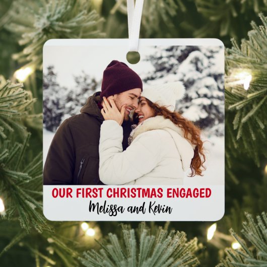 フォト初めてのクリスマス婚約したミニマルクリスマスカスタム メタルオーナメント (インサイチュ)