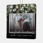 フォト初めてのクリスマス婚約した冬緑 セラミックオーナメント (左)