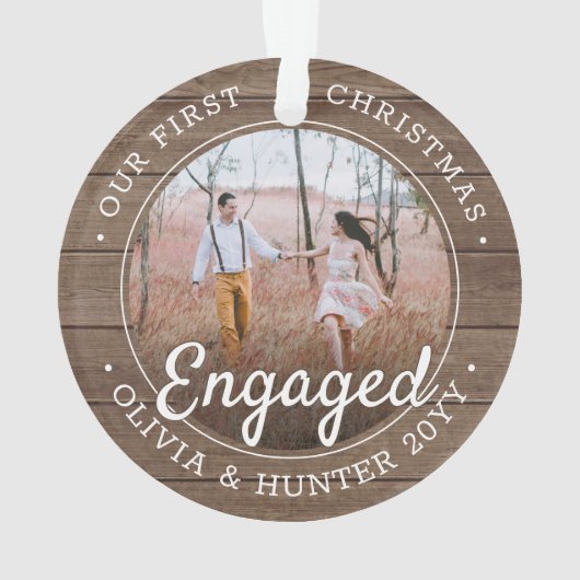 フォト初めてのクリスマス婚約した素朴フェイクWood オーナメント (裏面)
