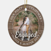 フォト初めてのクリスマス婚約した素朴フェイクWood セラミックオーナメント (左)