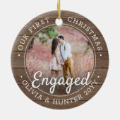 フォト初めてのクリスマス婚約した素朴フェイクWood セラミックオーナメント (裏面)