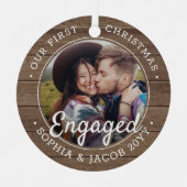 フォト初めてのクリスマス婚約した素朴フェイクWood メタルオーナメント (正面)