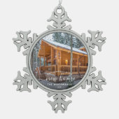 フォト初めてのクリスマス新しいホームホワイトスクリプト スノーフレークピューターオーナメント (正面)