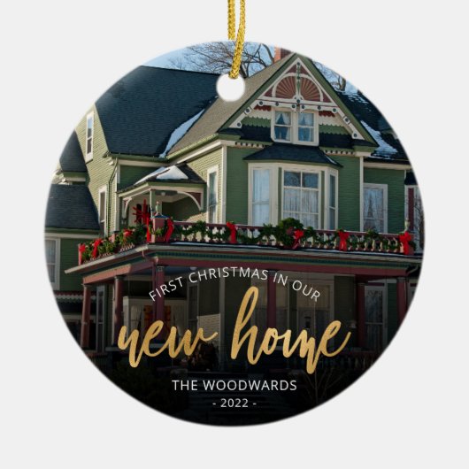 フォト初めてのクリスマス新しいホーム金ゴールドスクリプト セラミックオーナメント (正面)