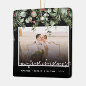 フォト初めてのクリスマス結婚した冬緑 セラミックオーナメント (左)