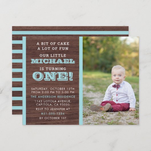 フォト男の赤ちゃん第1誕生日木製背景 インビテーションポストカード (正面/裏面)