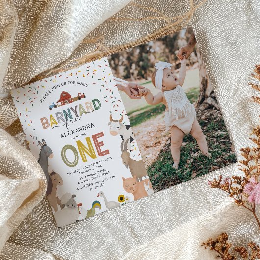 フォト納屋周囲の庭ファームファースト誕生日招待状 招待状