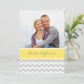 フォト結婚式招待状グレーイエローシェブロン 招待状 (スタンド正面)