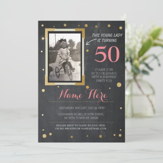 フォト誕生日ヴィンテージスタイルチョーク金ゴールド招待状 招待状 (スタンド正面)