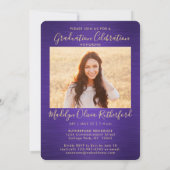 フォト 卒業式 スクリプト ブラシ加工 パープルとゴールド 招待状 (裏面)