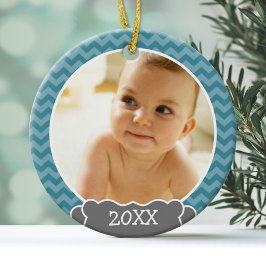 フォト 赤ちゃんの最初のクリスマス - ブルーチェブロン グレー メタルオーナメント