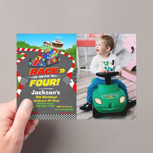 フォト 4歳の誕生日 恐竜 レーシングカー Ready Set アクリル招待状 (インサイチュ (ポータブル))