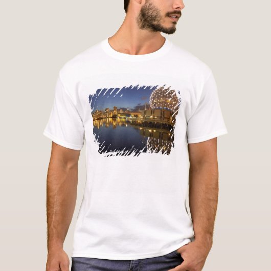 フォルスクリークに映るサイエンスワールドとCBD Tシャツ (正面)