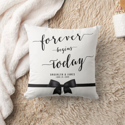 フォーエバーブラック&ホワイトの結婚枕ブラックボウ クッション (ブランケット)