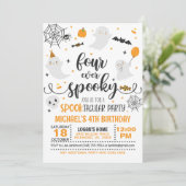 フォーエバー スプーキーバースデー インビテーション - ブラック/オレンジ (スタンド正面)