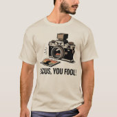 フォーカスしろ、馬鹿! - 笑えるカメラデザイン Tシャツ (正面)