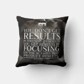 フォーカスと結果 – トレーニング やる気を起こさせる クッション (裏面)