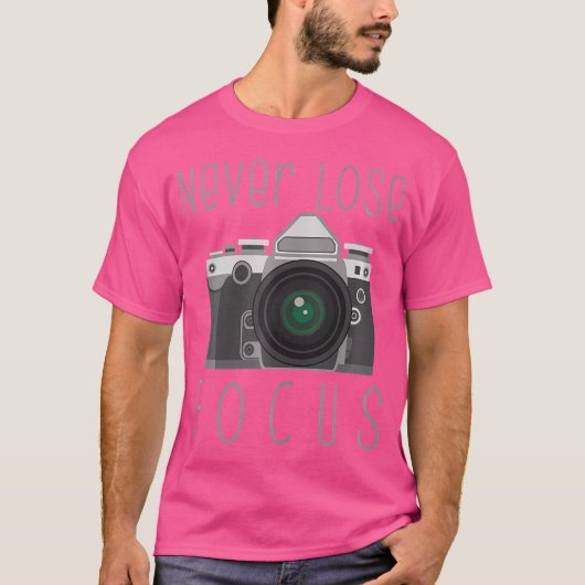 フォーカスを失わない写真家 ノベルティ 写真 Tシャツ (正面)