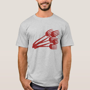 フォークのTシャツの服装を食事する赤い食べ物の夕食 Tシャツ