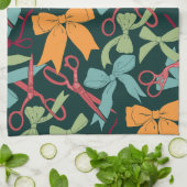 フォークアートホリディボウズ&シザーズクリスマス金ゴールド キッチンタオル (折り畳み)