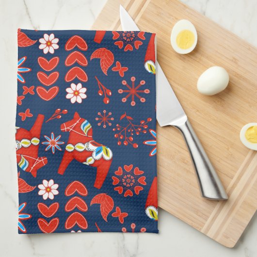 フォークアートレッドスウェーデンダラホースフローラオンブルー キッチンタオル (四つ折り)
