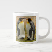 フォークランド諸島のキングペンギンのつがい ジャンボコーヒーマグカップ (右)
