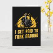 フォークリフトのオペレーターIがフォークトラックに支払のまわりにわれる カード (黄色い花)