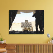 フォークリフトはC-130ヘラクレスに貨物を積み込む キャンバスプリント (インサイチュ (リビング))