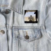 フォークリフトはC-130ヘラクレスに貨物を積み込む 缶バッジ (インサイチュ)