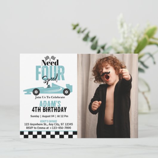 フォースピード レース カー ボーイ 4歳 誕生日 フォト 招待状 (スタンド正面)