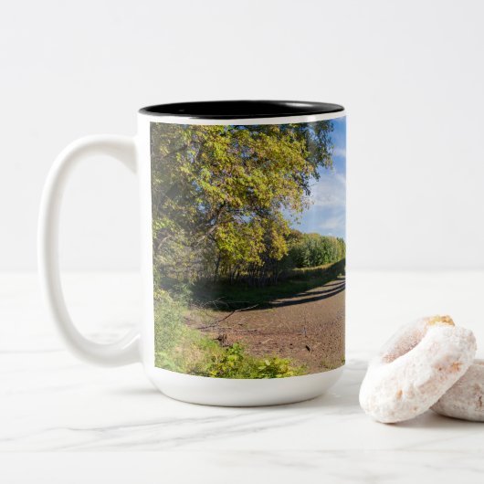 フォートスネリング公園を通るメンドタ橋 ツートーンマグカップ (ドーナツ)