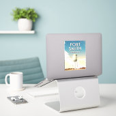 フォートスミス・アーカンソー旅行ポスター シール (デスク上のノートパソコン)