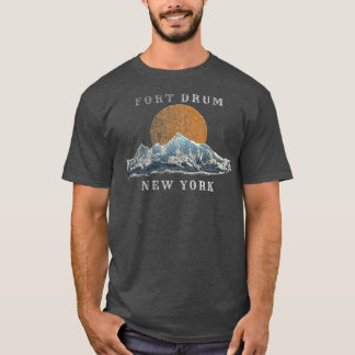 フォートドラムニューヨークマウンテンサンセットシーン Tシャツ